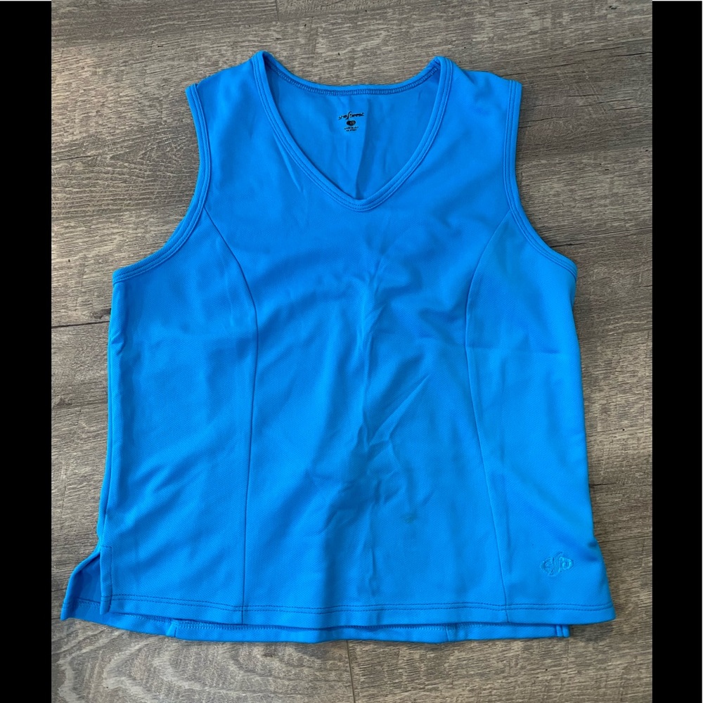 shebeest tank made with whisper-light fabric adapted for cycling.